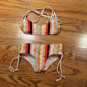 Billabong bikini no size listed but found the order and it is a 6x